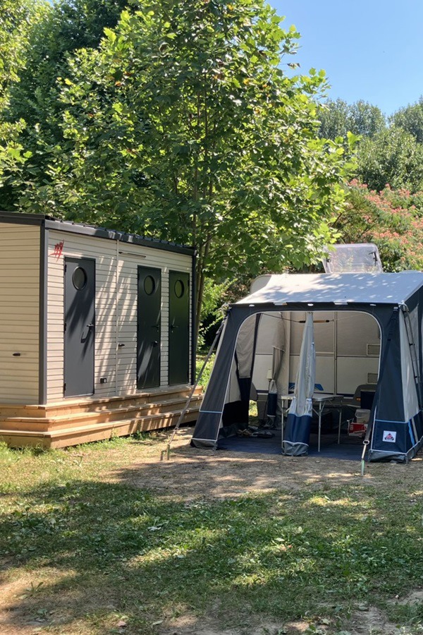 beeld van camping met privé sanitair in Frankrijk